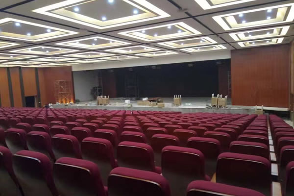 通過禮堂椅圖片網(wǎng)上也能選購優(yōu)質(zhì)產(chǎn)品