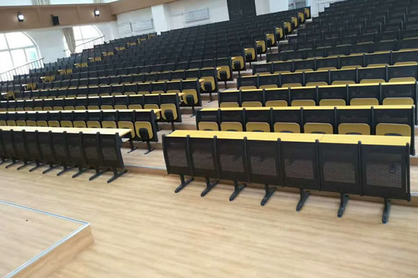 學生課桌椅面板的標準選擇方法